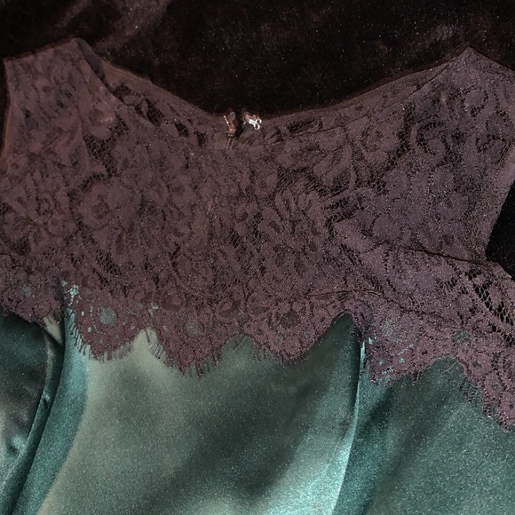 Green Satin evening dress - Picture 3 of 5